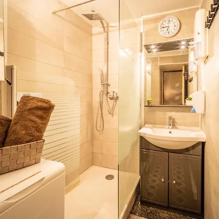 Accueillant 4 Personnes à Lary, Animaux Admis - Fr-1-296-455 *